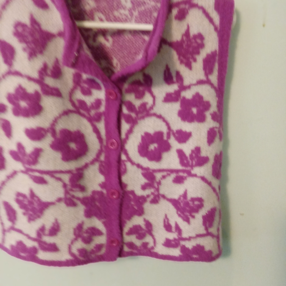 Zara NWT size S made in Turkey I have 2 of these sweater vest in lilac and white